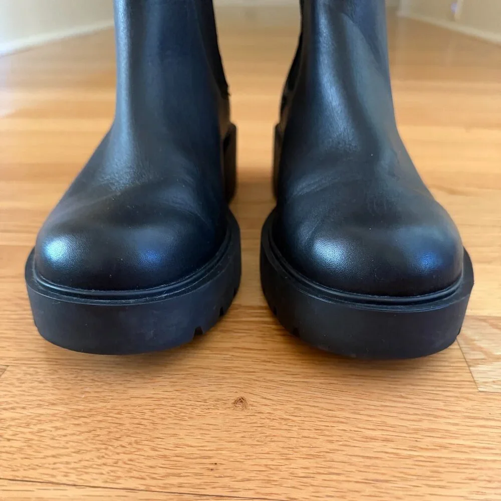 UGG Women's Black Chelsea Boots - Picture 6 of 16